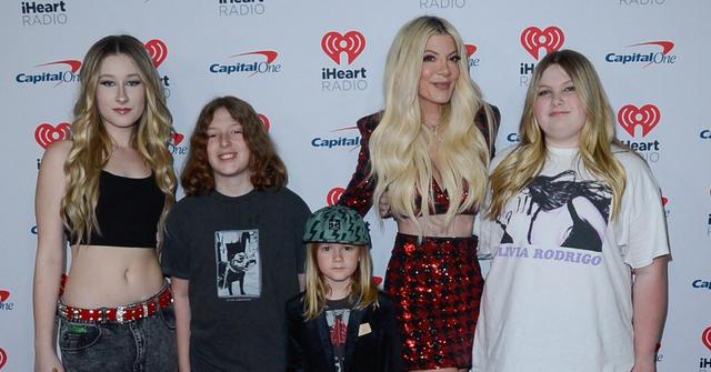 tori spelling fires back trolls shamed kids casual concert outfits