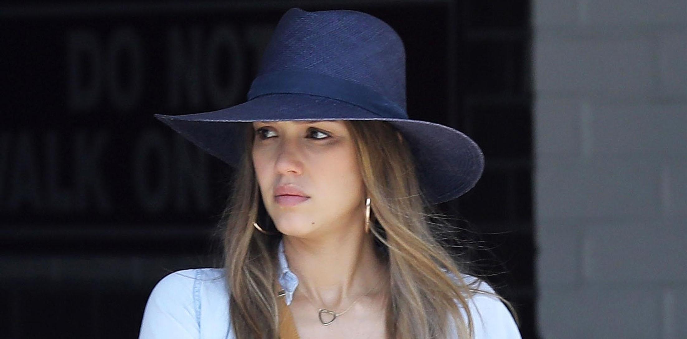 *EXCLUSIVE* Pregnant Jessica Alba goes flower shopping in Los Angeles