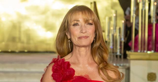 Jane Seymour's Body Wows Fans As She Poses In One-Piece Swimsuit: Photo