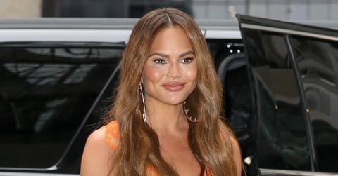 chrissy teigen long legs