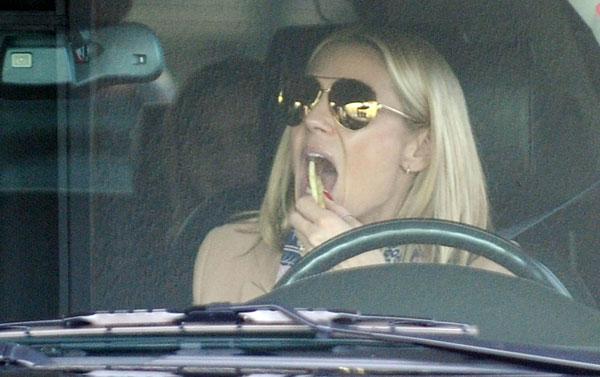 Heidi klum eating fries 4