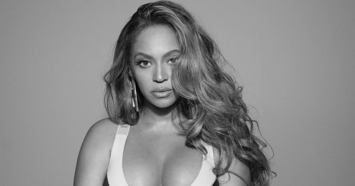 Not-So Flawless: Beyoncé Suffers Serious Nip Slip In NYC!