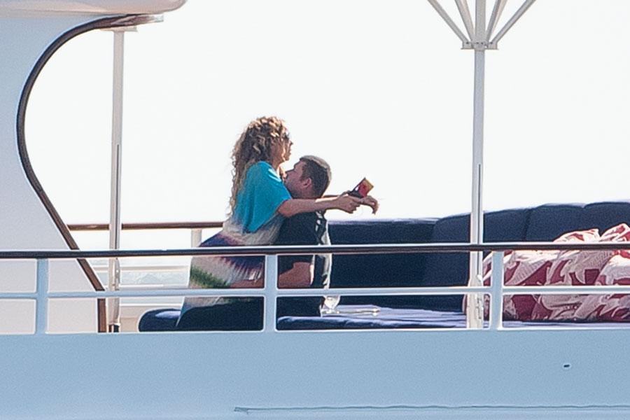 Mariah carey billionaire boyfriend james packer kissing pda yacht. 04