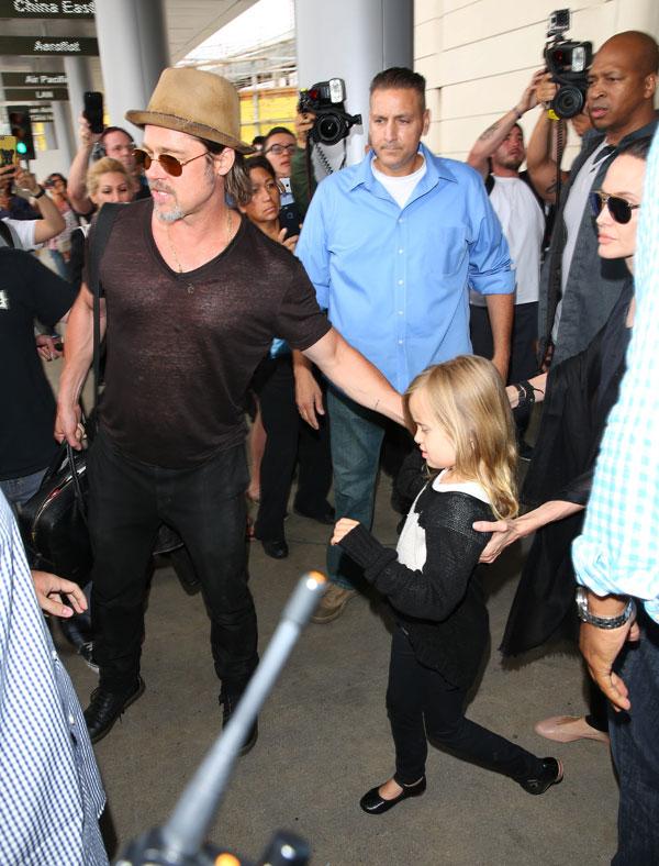 Traveling For 8! Angelina Jolie, Brad Pitt And The Whole Brood Cause  Commotion At The Airport