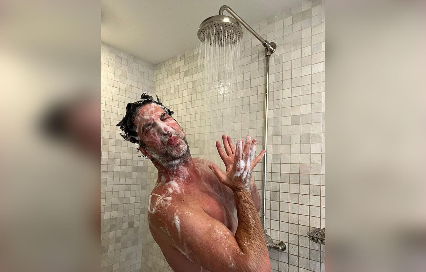 david schwimmer hilariously trolls jennifer aniston over nsfw shower snap