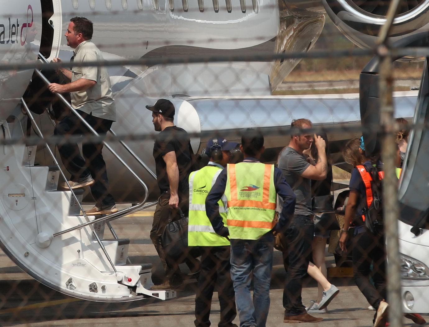 JOLIE Pitt Pax Maddox Plane 090317 Cambodia KL012 EXCL