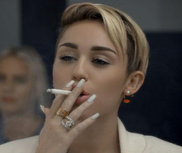 14 Sexual Poses Miley Cyrus Does In The Music Video For “23” 7834