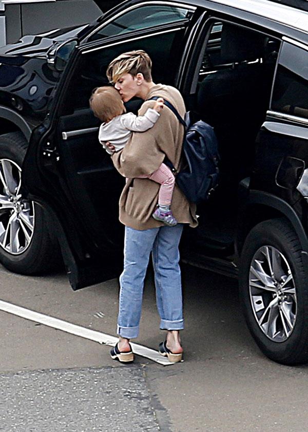 scarlett johansson daughter rose onset