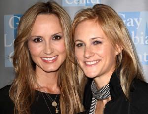 2011__08__Chely Wright Lauren Blitzer Aug22neb 300×232.jpg