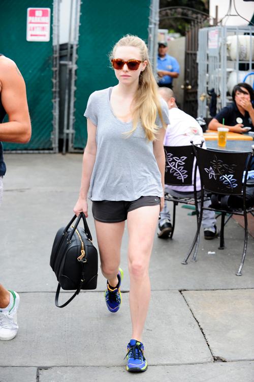 Amanda seyfried july13 00090_ _1.jpg