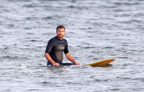 joshua jackson shirtless surg hamptons pics