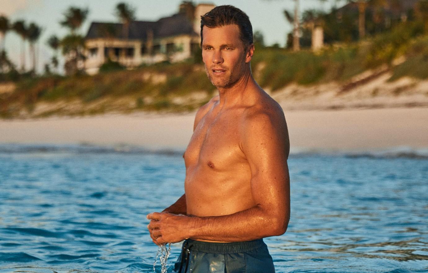 Tom Brady Shows Off Ripped Six Pack Abs Whilst on His Beach Day with the  NFL Crew