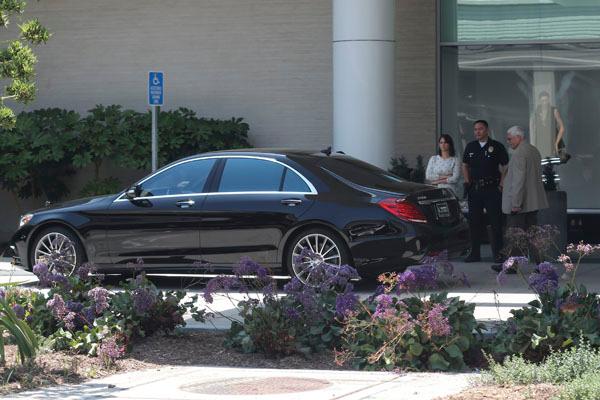 Kim and Kourtney Kardashian get a police escort back to their cars after lunch