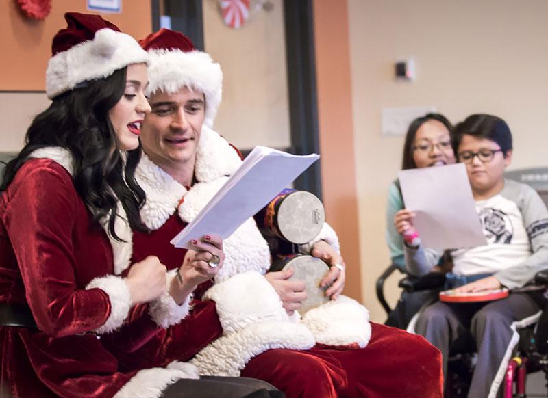 katy perry orlando bloom childrens hospital 09