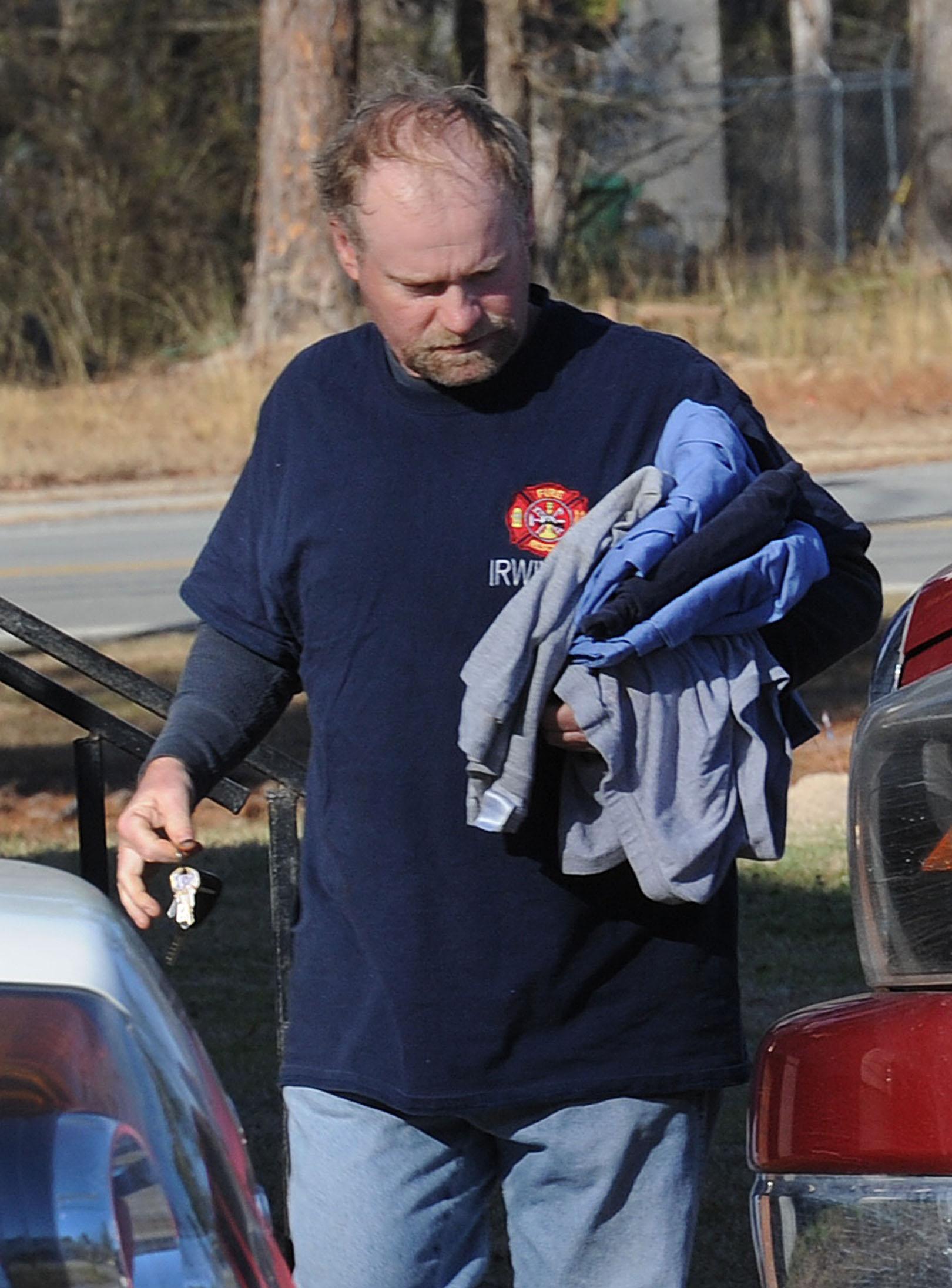 EXCLUSIVE: Mike &#8216;Sugar Bear&#8217; Thompson carries his belongings from family home after renting new pad amid split.