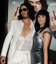 2010__10__Katy_Perry_Russell_Brand_Oct15newsnea 217×300.jpg