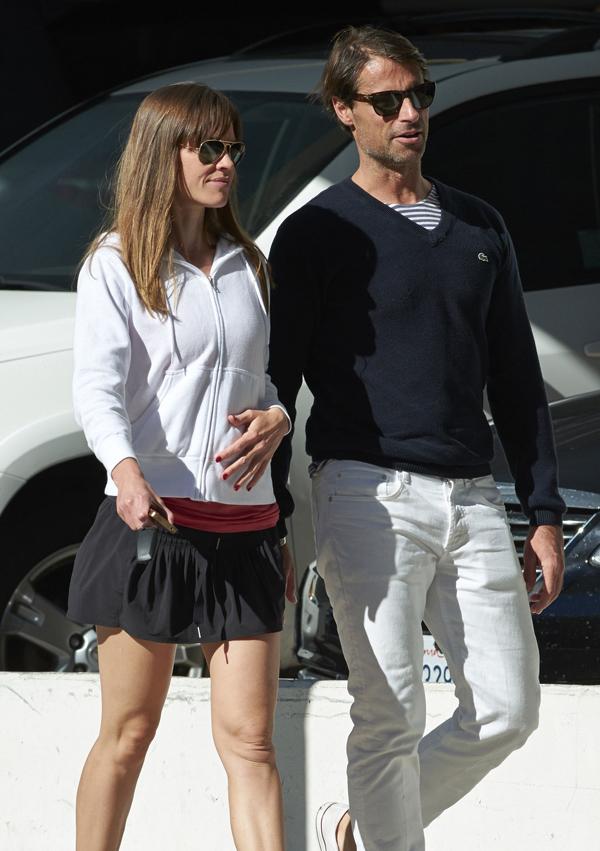 Hilary Swank &amp; Boyfriend Shop For Halloween Cotumes