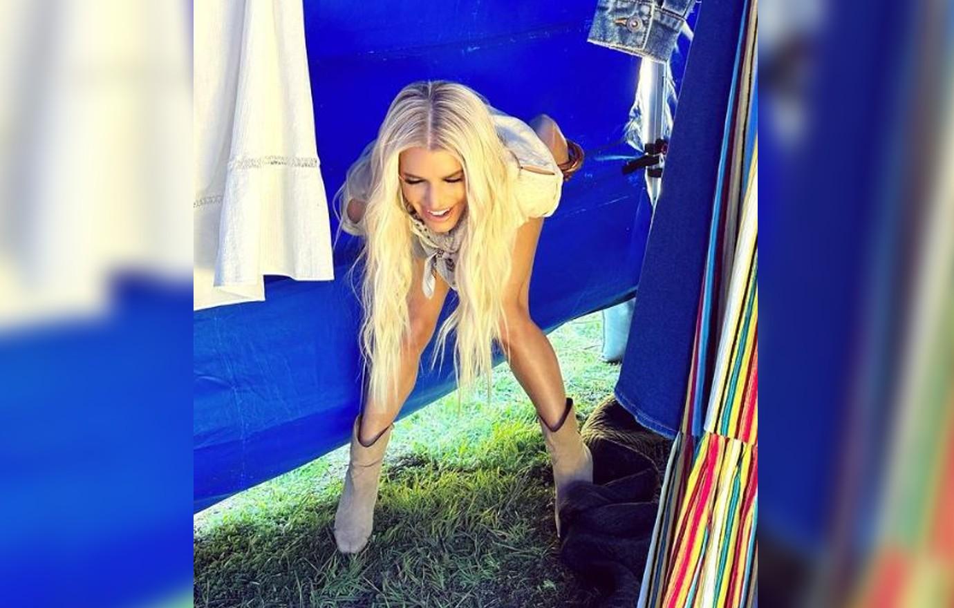 jessica simpson jokes peeing public fans react