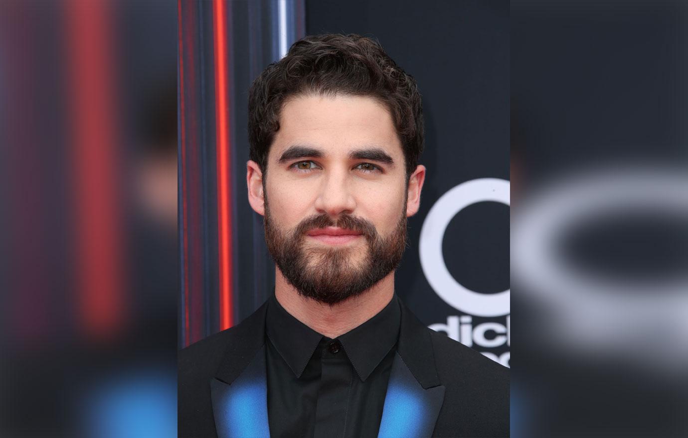 Taylor Swift Blocks Darren Criss’ View Of Shawn Mendes At The Bbmas