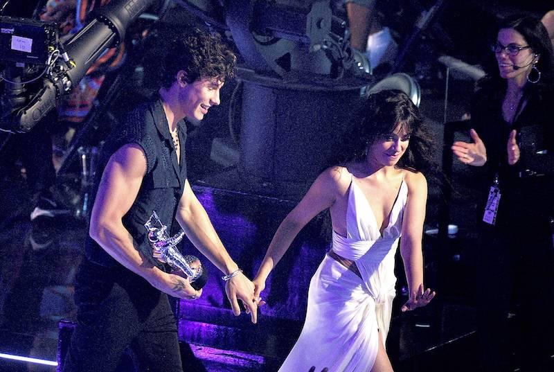 shawn mendes keeps touch camila