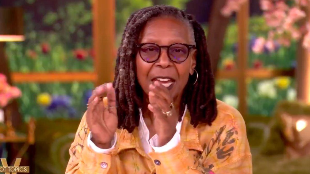 Photo of Whoopi Goldberg said the country singer has 'the right' to do as she wants.