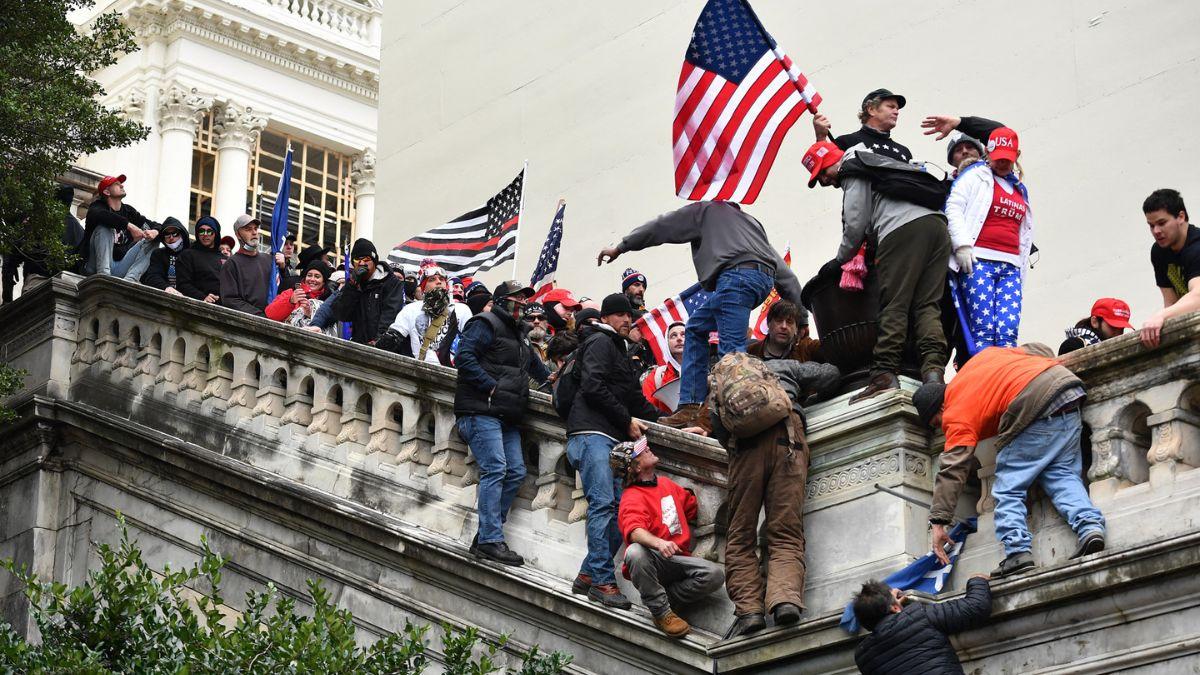 Photo of The TV star pointed out that people who stormed the Capitol waved Confederate and American flags.
