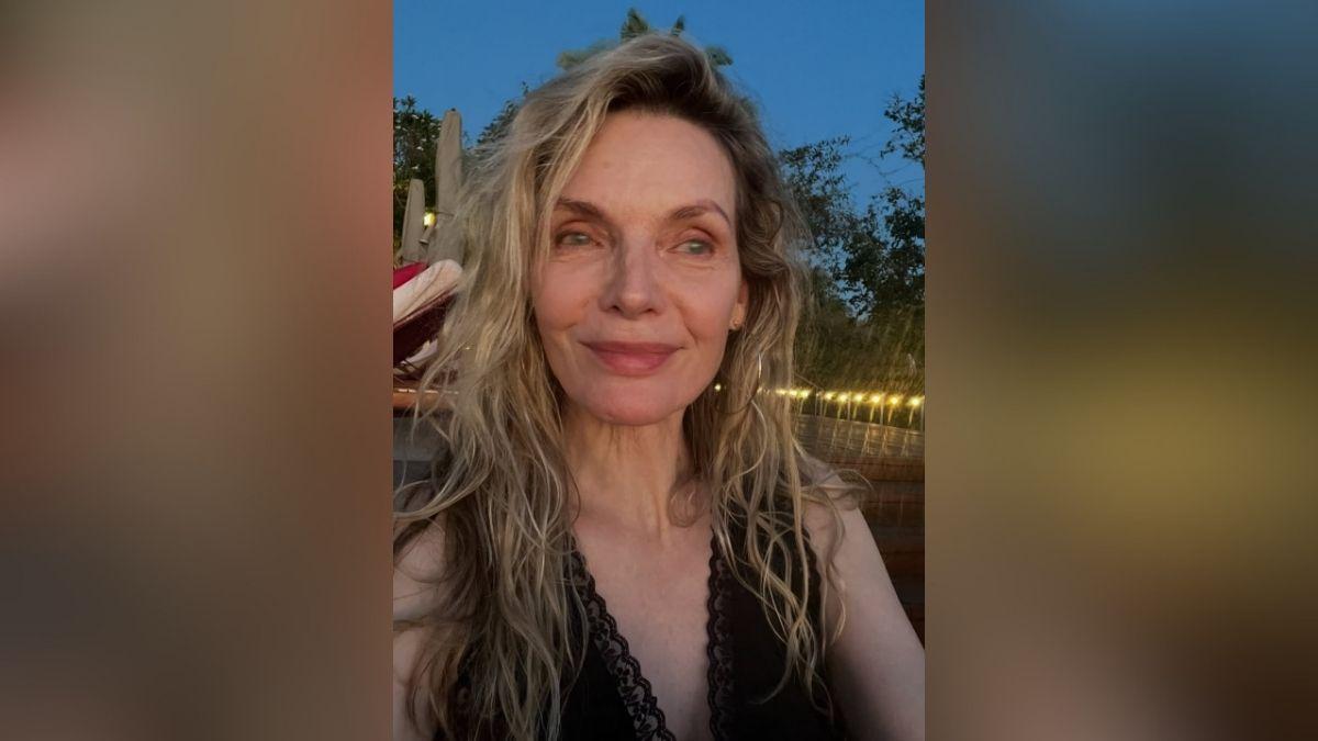 michelle pfeiffer most stunning selfies photos