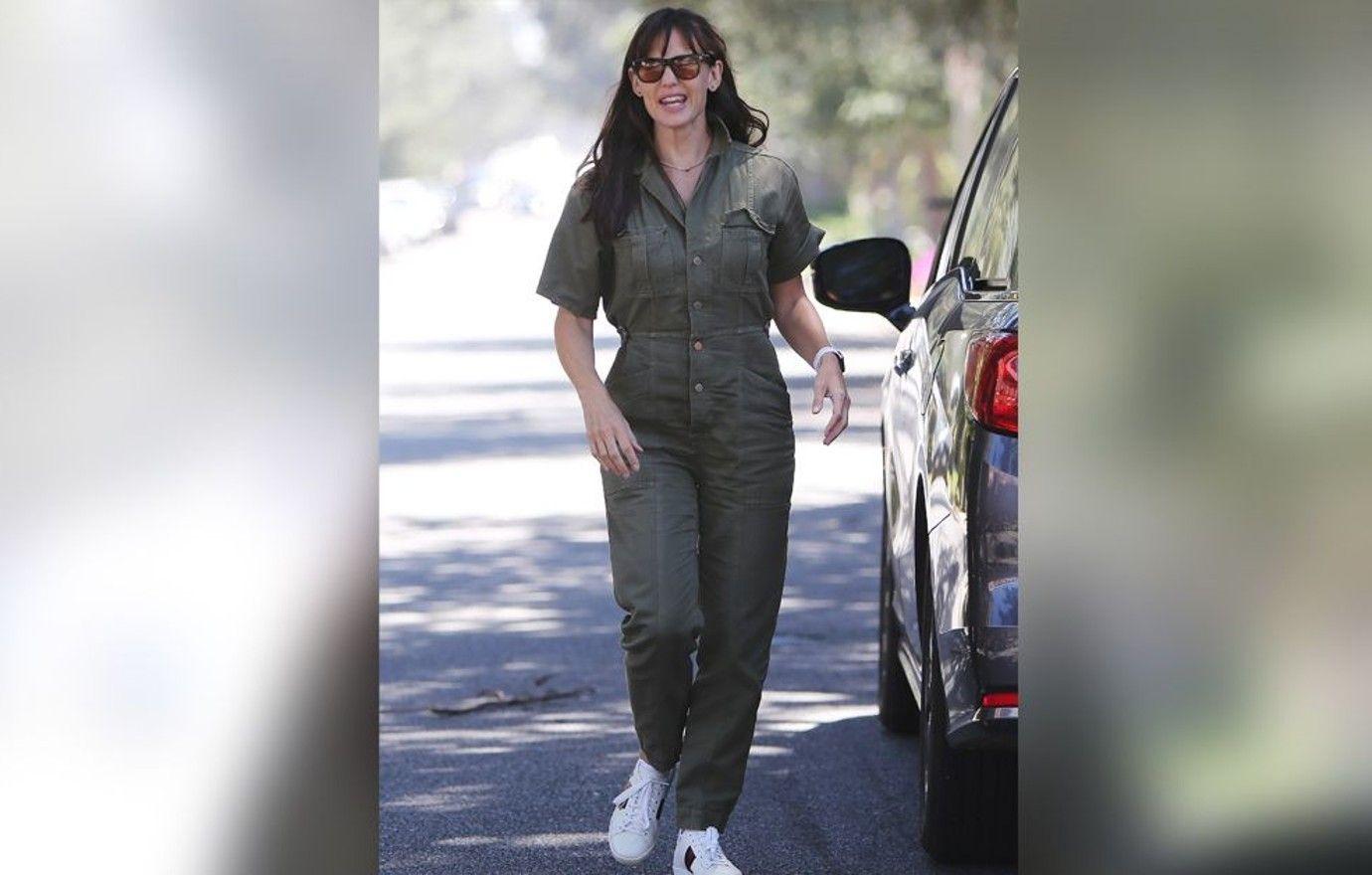 Jennifer Garner Wore the Affordable Winter Trend Sarah Jessica Parker and  TikTok Also Love