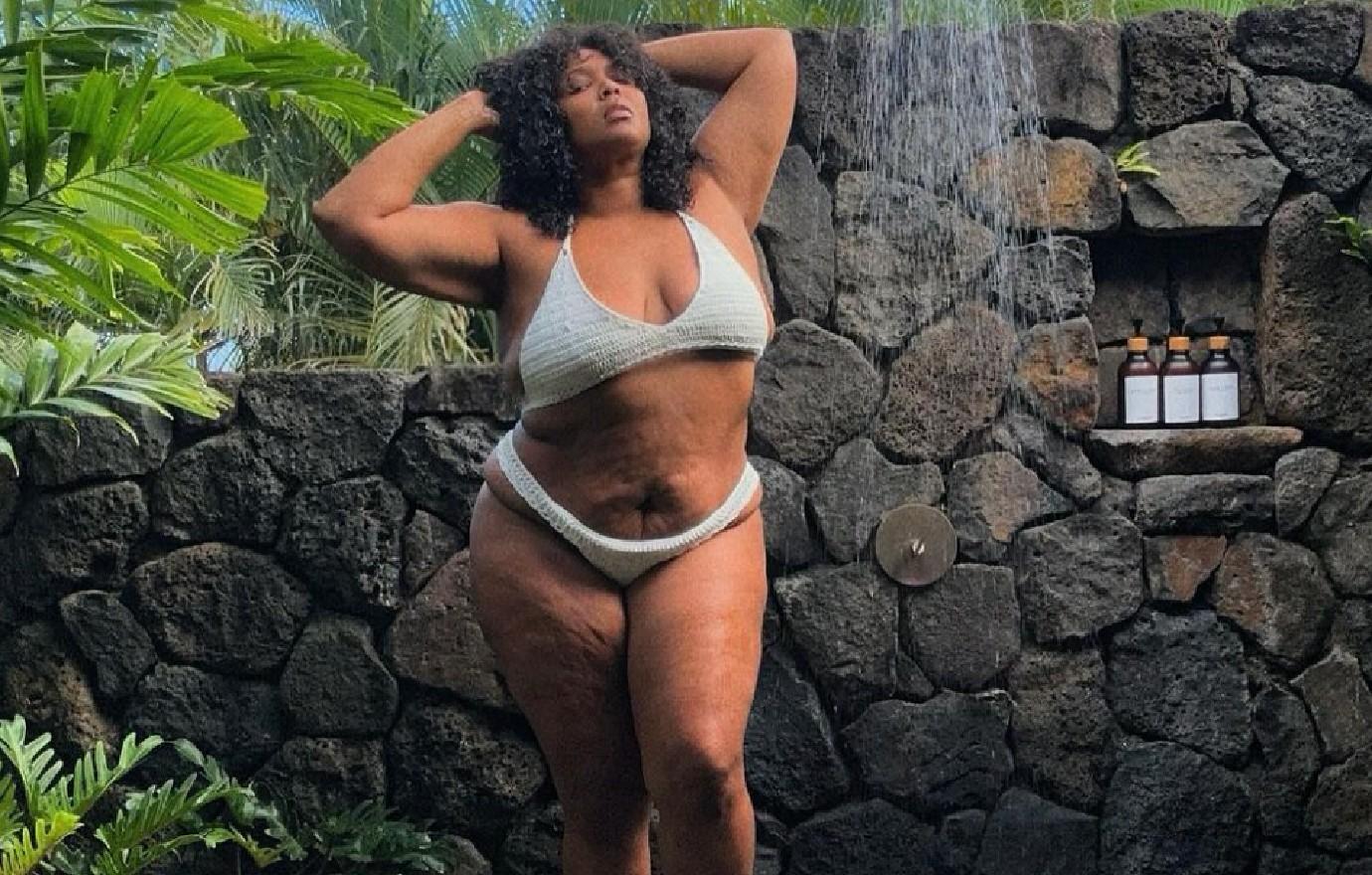 lizzo leaving toxicity  shows off curves weight loss journey photo