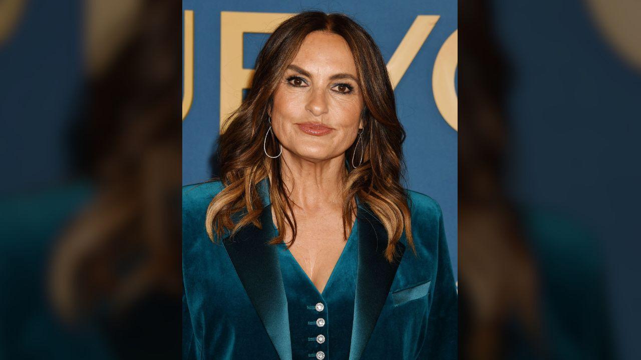 Photo of Mariska Hargitay joked that she thought she was getting fired when she got the call to host the 2026 Emmy Awards.