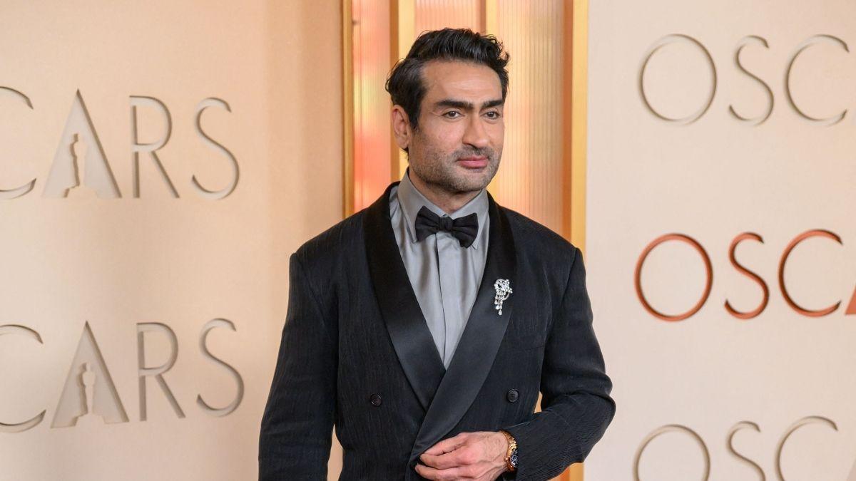 Image of Brooches reappeared in men’s formalwear.