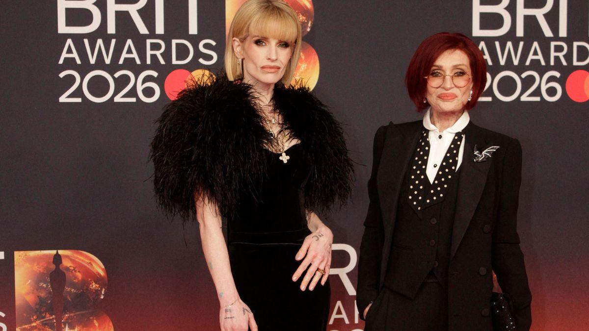 image of Kelly and Sharon Osbourne 
