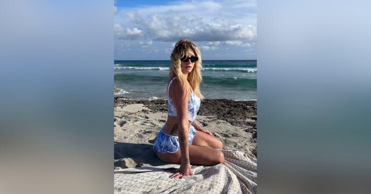 image of Kesha showed off her swimsuit at the beach.