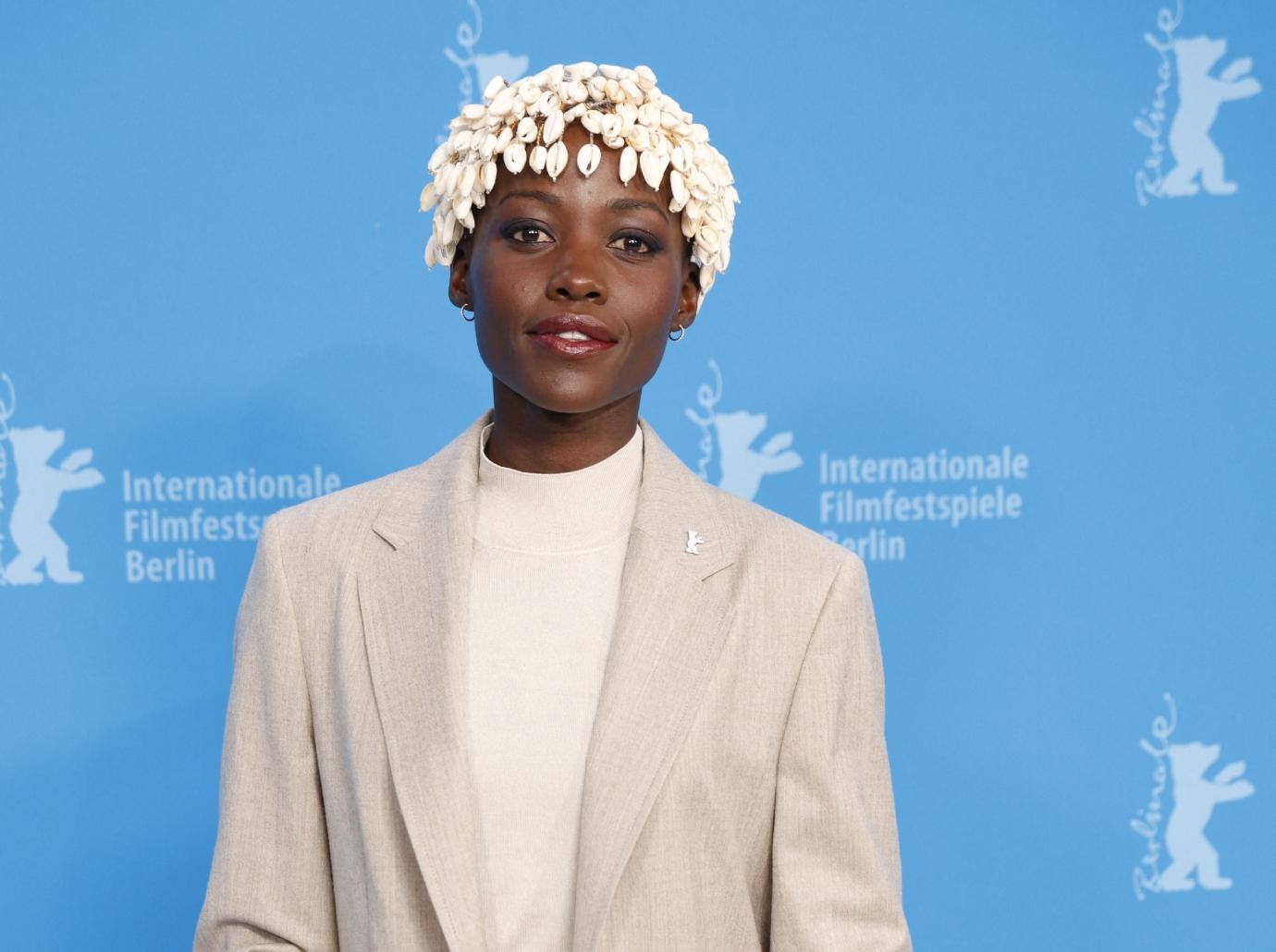 lupita nyongo  oscars red carpet joshua jackson