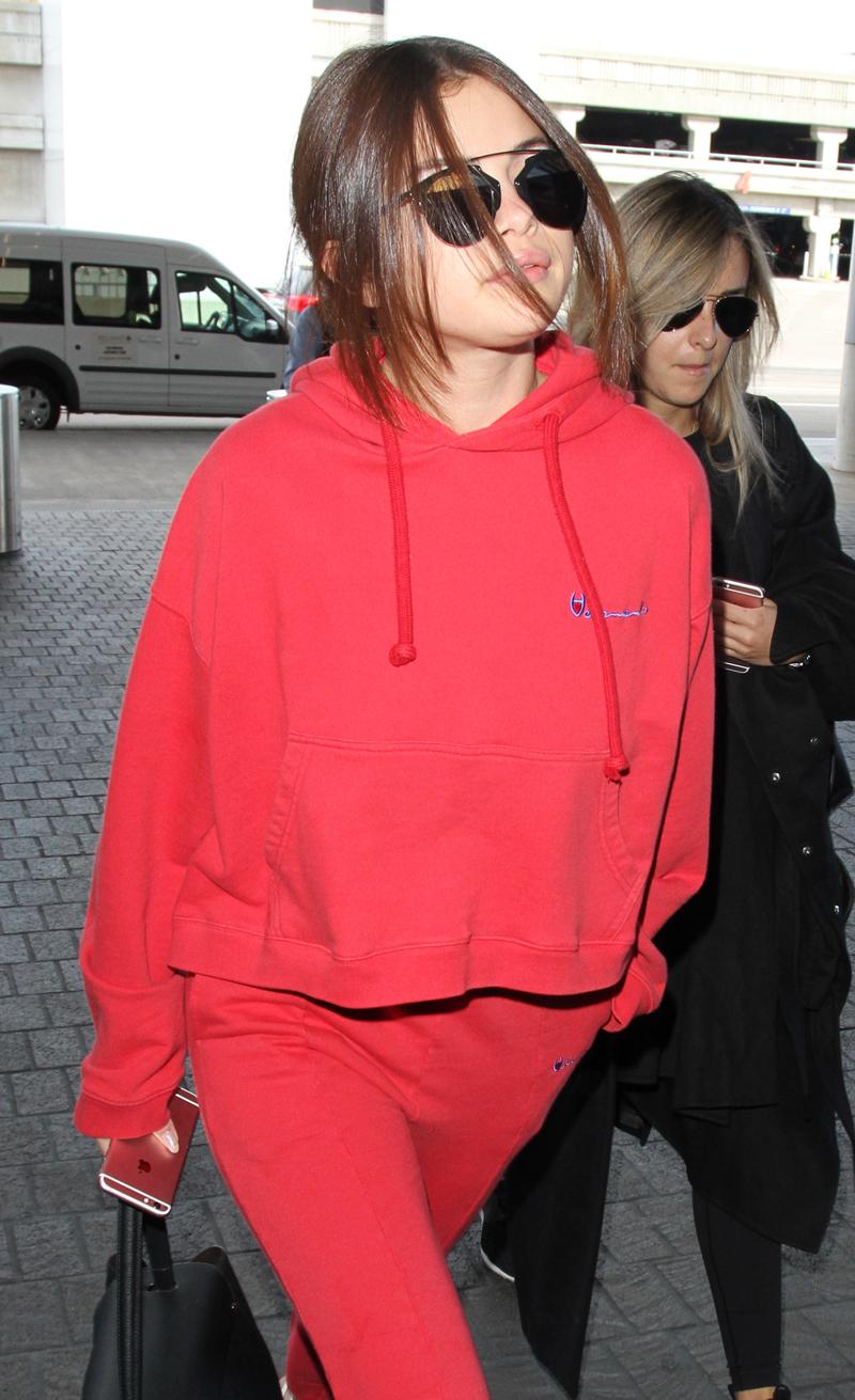 selena gomez no makeup airport