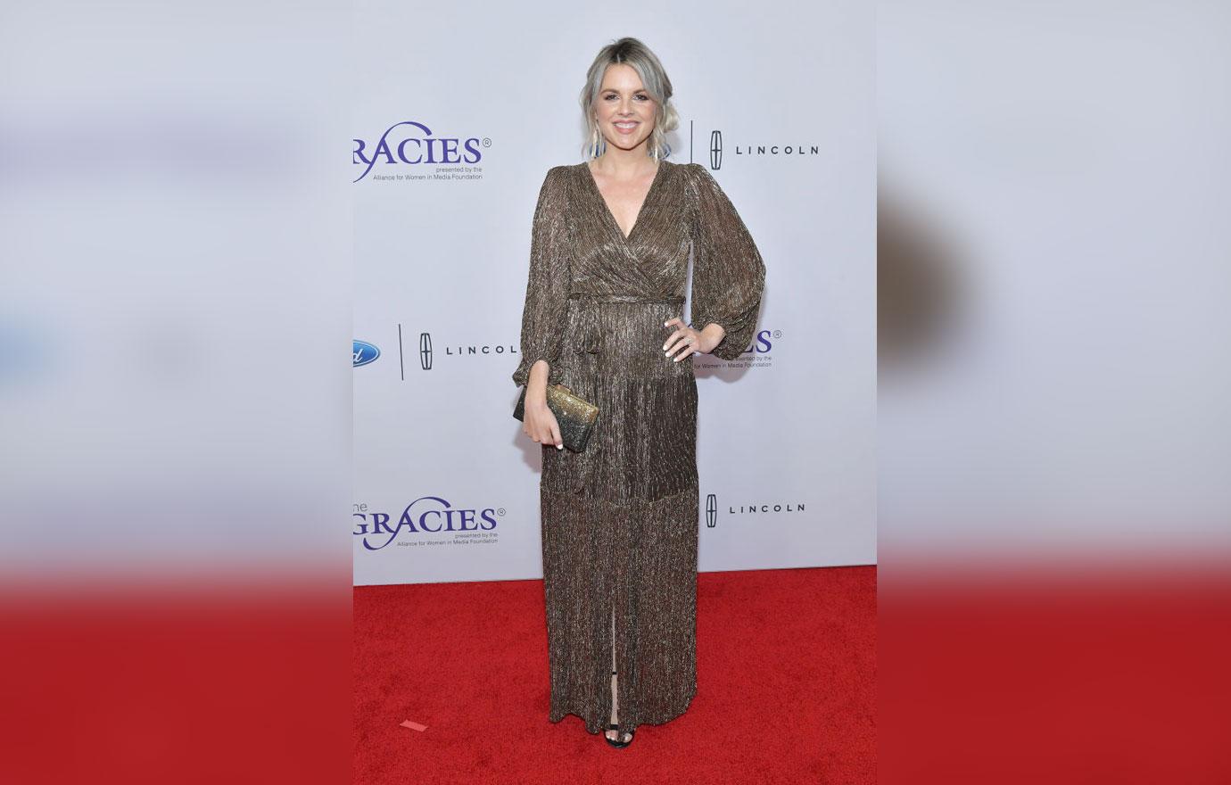 Ali Fedotowsky Poses On Red Carpet Mom Shamed Nanny