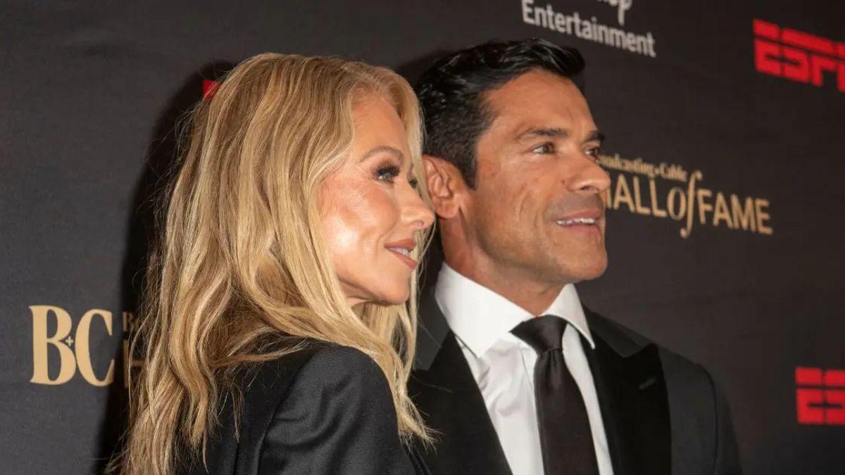 Photo of Kelly Ripa is convinced that her husband, Mark Consuelos, is not an introvert.