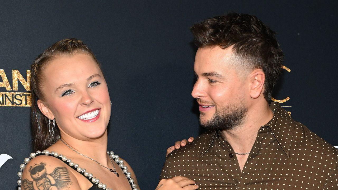 image of JoJo Siwa admitted that maintaining a long-distance romance is more challenging than long-distance friendships or family relationships.