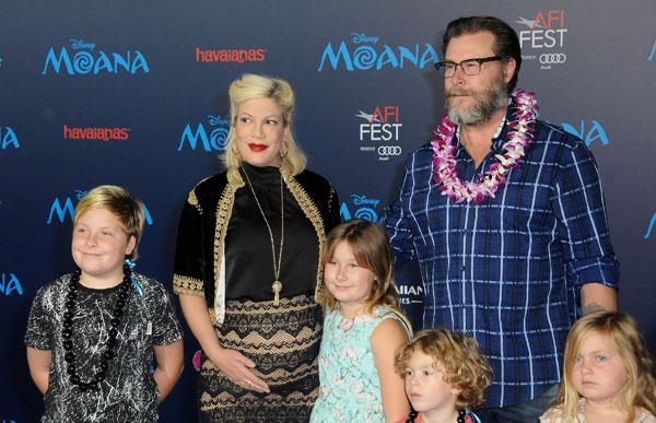 Pregnant tori spelling baby bump moana moana premiere 07