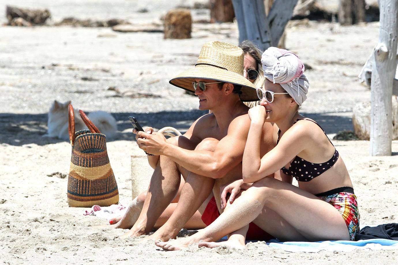 Orlando Bloom Katy Perry Friend Mia Moretti Beach Photos 06