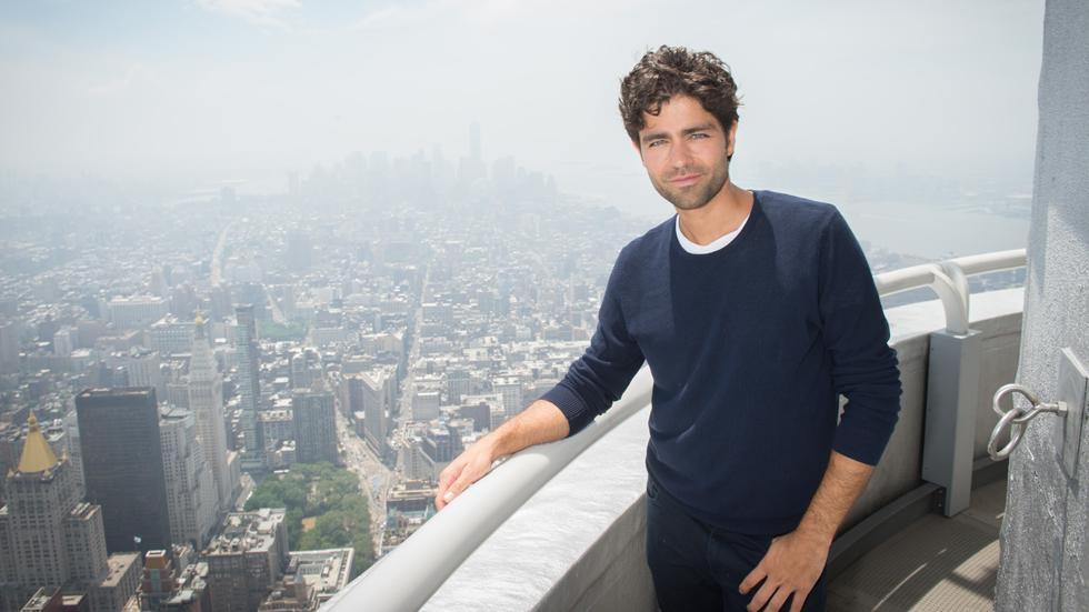 Adrian Grenier Visits The Empire State Building