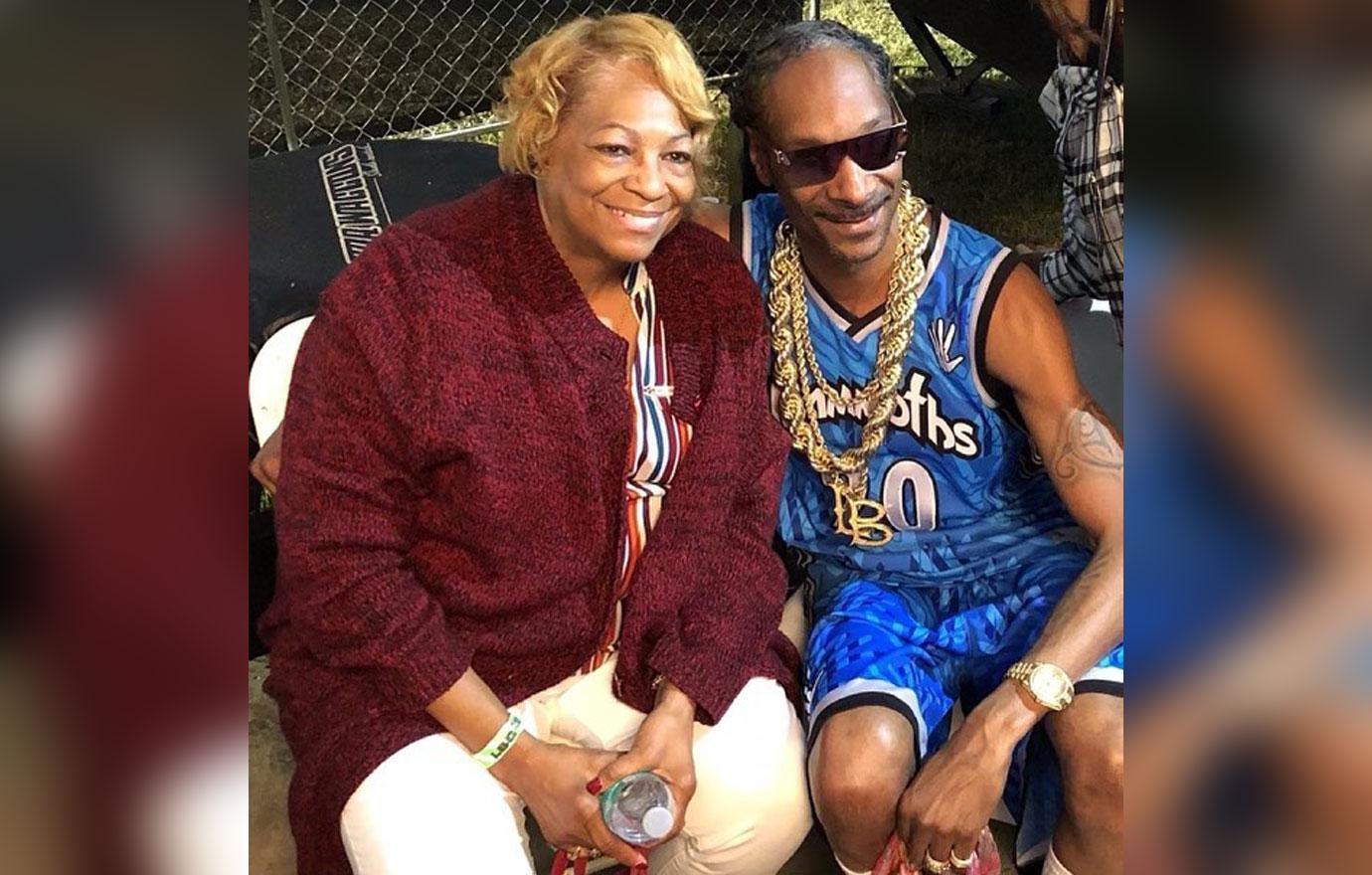 snoop dogg mom still fighting hospitalization rapper thanks fans prayers