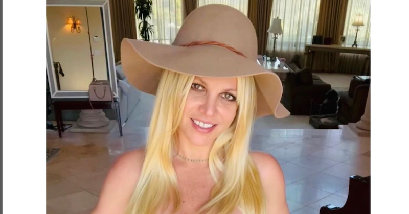 Britney Spears Busts Out of Bra: Photo 513081