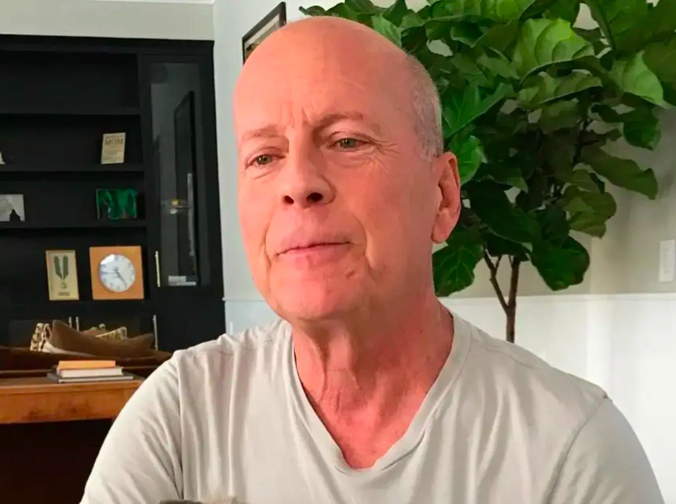 bruce willis looks confused rare sighting dementia communicate