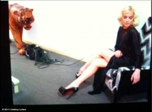 2011__08__Lindsay Lohan Twitpic Aug26newstbt 300×222.jpg