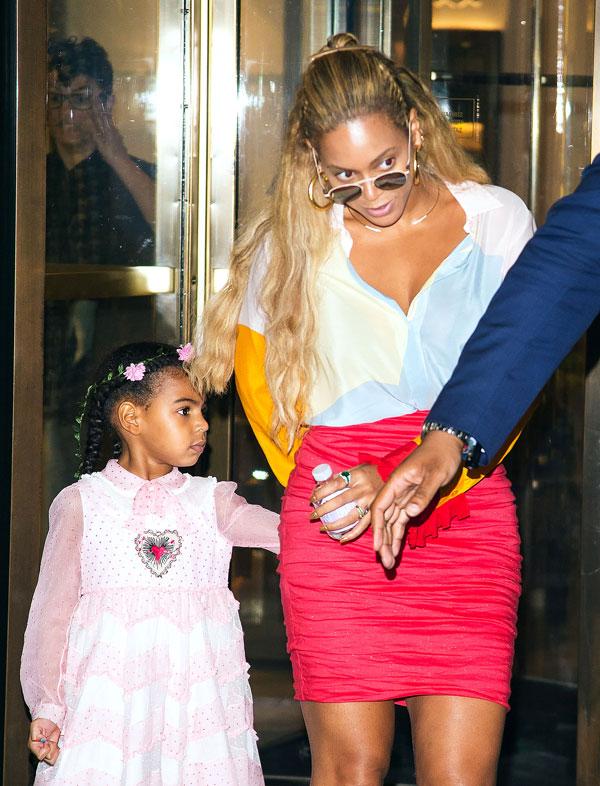 Beyonce blue ivy shopping 01