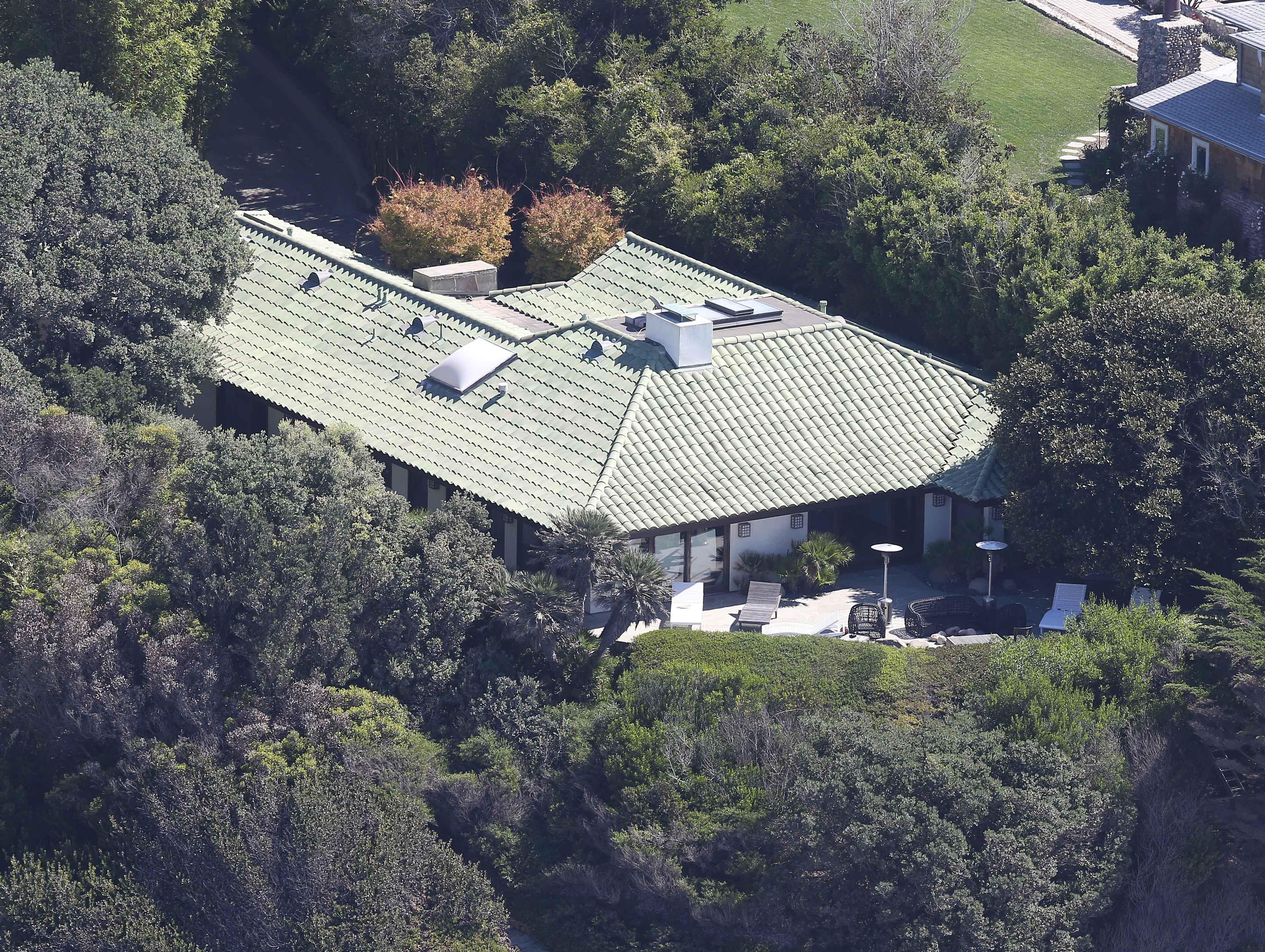 Aerial photographs of Angelina Jolie&#8217;s $95,000 per month Malibu rental