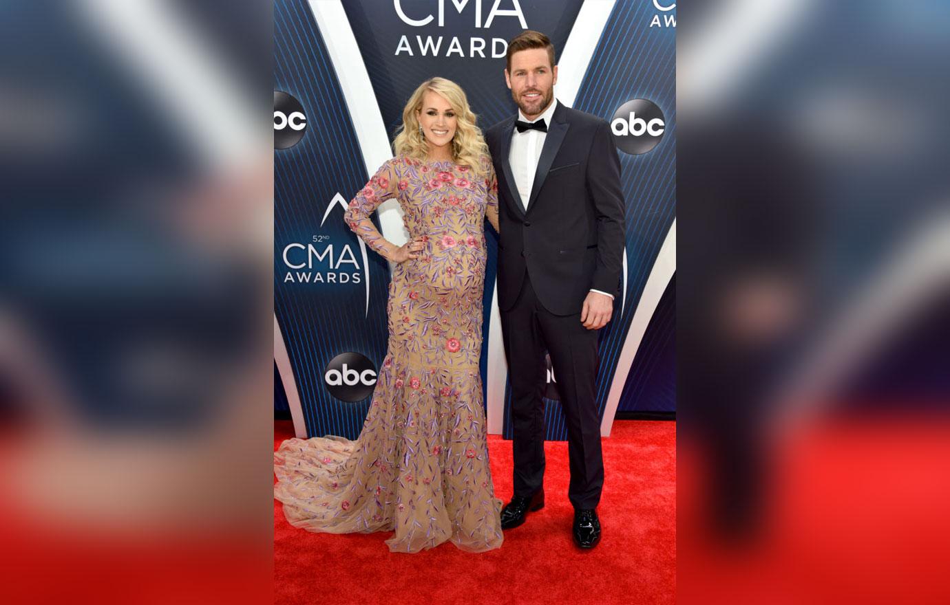 Carrie Underwood Gets Cheese Sculpture Of Her Face At Wisconsin Show(02)