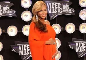 2011__08__Beyonce VMA Aug28main 300&#215;211.jpg