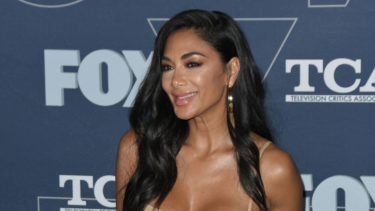 nicole scherzinger leg healing after water injury abs